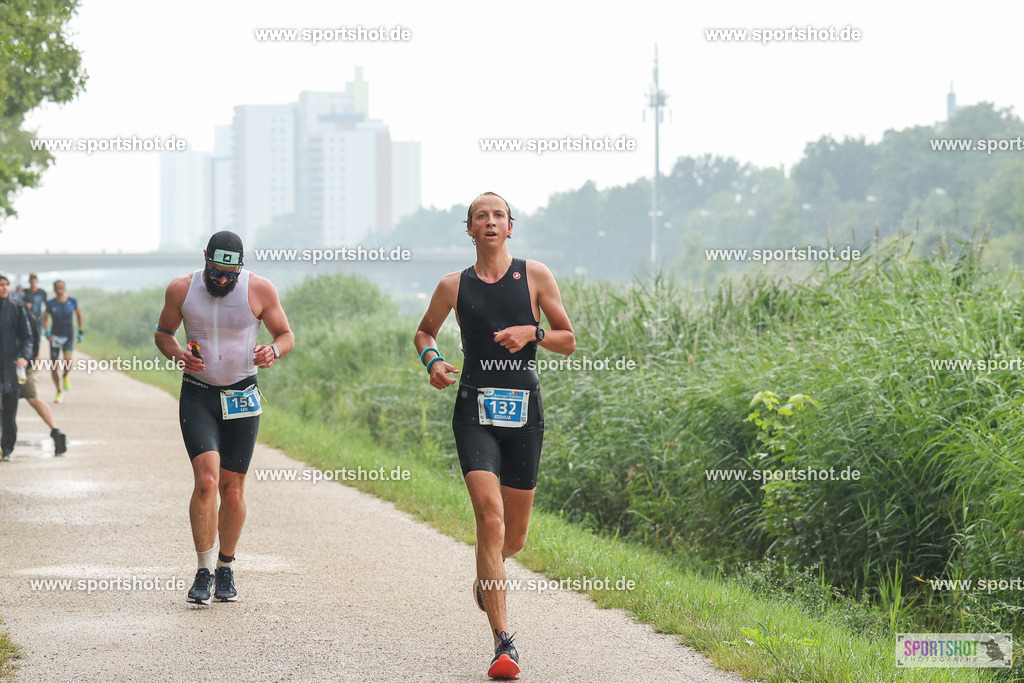 LUR_1144 | 34. M-net Erlanger Triathlon 2025 #erlangertriathlon  #mnettriathlon2025 #mnettriathlon #team #olympischedistanz #mitteldistanz #triathlon #maindonaukanal  #erlangertriathlon2025 #yourpictrs #tv1848 #tv1848erlangen  #triathlonbayern #sportinerlangen #demsportverbunden #sportshot_your_pictrs Copyright: www.sportshot.de