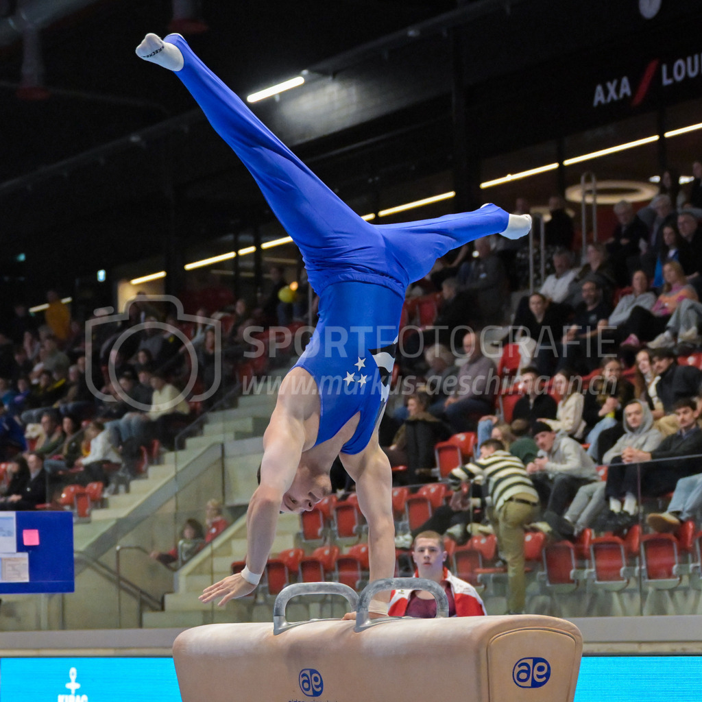 Schweizer Meisterschaften Kunstturnen Mannschaften Männer (A) - 22. November 2025 | Schweizer Meisterschaften Kunstturnen Mannschaften Männer (A)AXA Arena, WinterthurBild: Sportfotografie Markus Aeschimann | www.markus-aeschimann.ch - Realisiert mit Pictrs.com