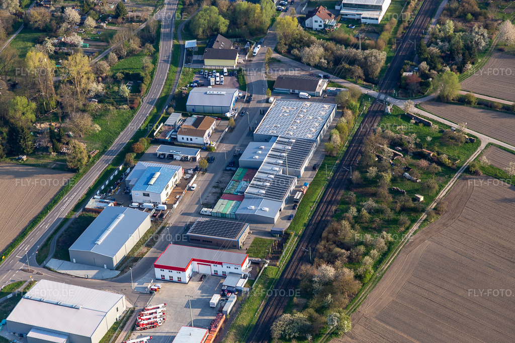 Luftbild: Gewerbegebiet In den Niederwiesen in Wörth am Rhein im Bundesland Rheinland-Pfalz in Deutschland. Foto: IMG_126476.jpg vom 20.04.2021 durch Werner Riehm/FLY-FOTO.de