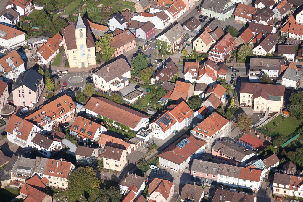 Luftbild: Langensteinbach, Hauptstr im Ortsteil Langensteinbach in Karlsbad im Bundesland Baden-Württemberg in Deutschland. Foto: IMG_45114.jpg vom 21.09.2011 durch Werner Riehm/FLY-FOTO.de