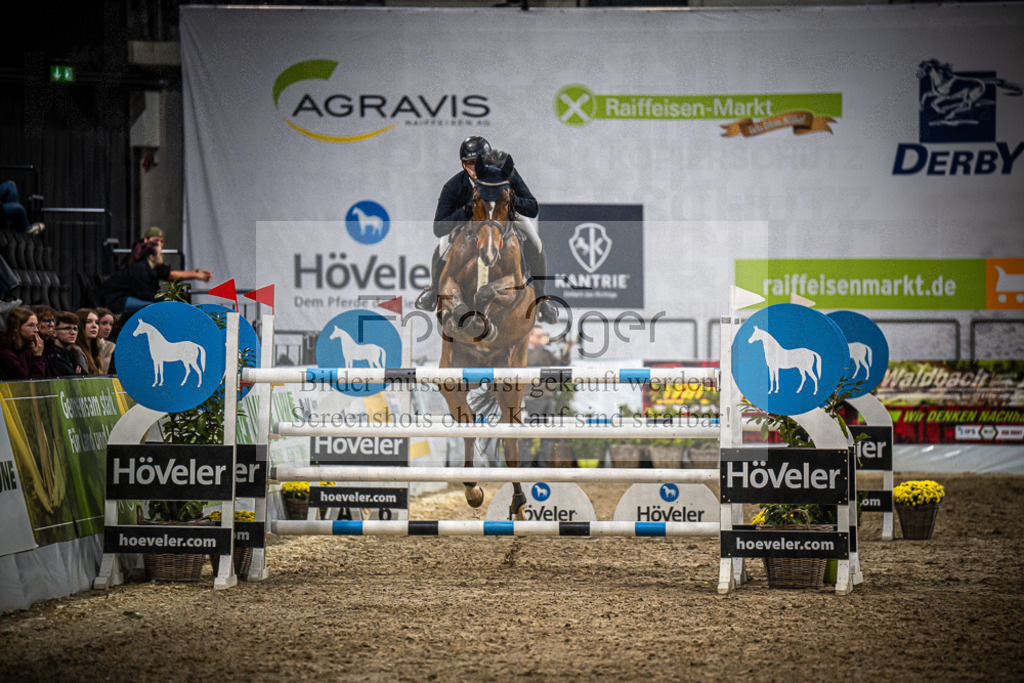 DOS_1389 | Entdecke hochwertige Reitturnierfotos von Foto Oger. Professionell, emotional und authentisch – jetzt Lieblingsmomente im Shop bestellen.Deutschlandweite Turnierfotografie. - Realisiert mit Pictrs.com