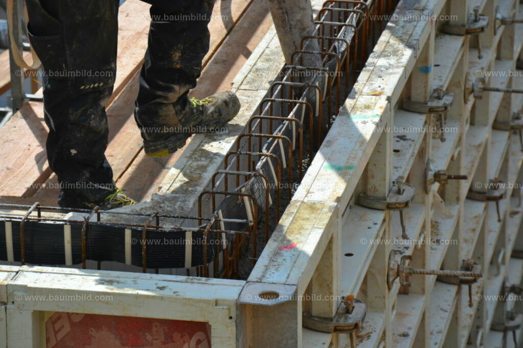 bib-lg04-betonarbeiten-0179 | Nach LV-Leistungsgruppen sortierte Detailfotos über den Bau eines Hauses. Alle Hausbau-Bilder direkt vom Urheber und Autor der Website Haus-Selber-Bauen.com