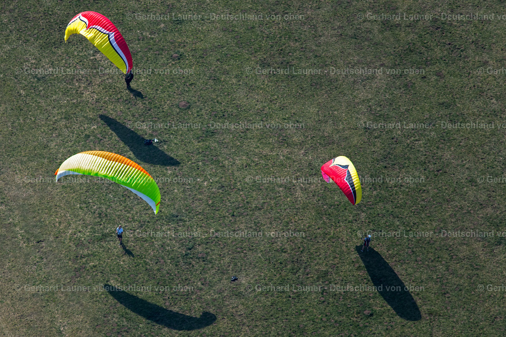 4025109 | Freizeitgestaltung, Paragliding im Landschaftspark Hachinger Tal, Neubiberg, München