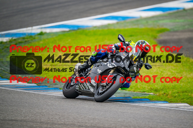 MaZZes_FotoMatrix_240701_6007705_6327 | WEISS