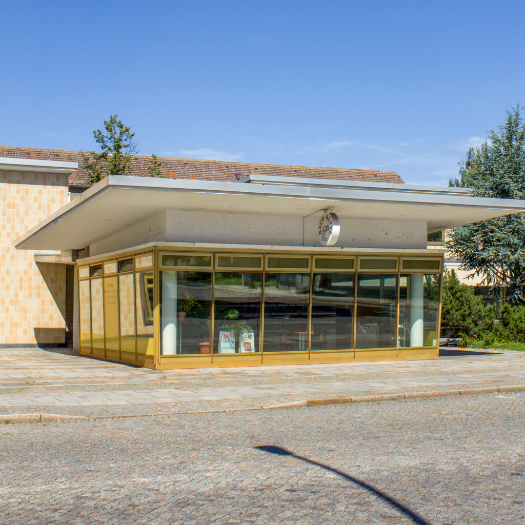 Eisenhüttenstadt | Ehemaliger Autopavillon IFA an der Lindenallee - Realisiert mit Pictrs.com