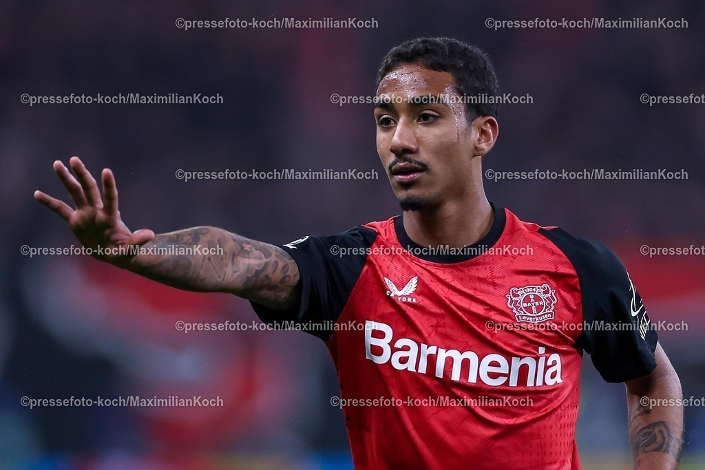 UCL11032502280 | 11.03.2025, Fußball, UEFA Champions League, Bayer 04 Leverkusen - FC Bayern München, Achtelfinale Rückspiel, BayArena, Saison 2024 2025: Arthur (Bayer04 Leverkusen #13) gestikulierend GestikDFB regulations prohibit any use of photographs as image sequences and or quasi-video.