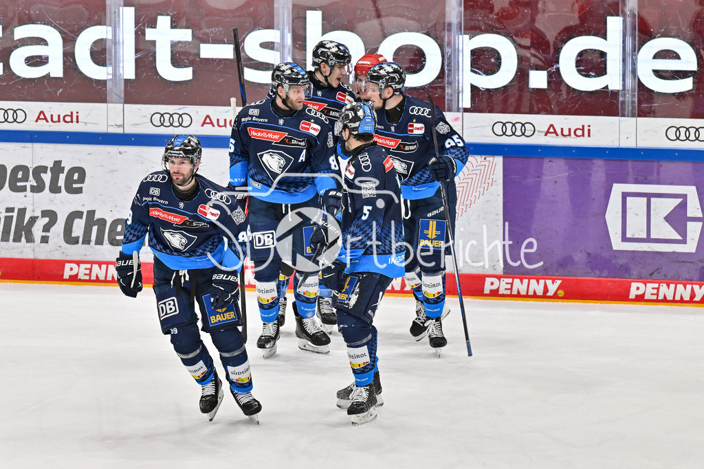 ERC Ingolstadt - Augsburger Panther  | Jubel der Hausherren nach dem Treffer zum 3-0 durch Kenny Austen KEATING (ERC Ingolstadt #89)  / Tor / Freude / Happy / torschuetze / DEL: ERC Ingolsdtadt - Augsburger Panther, Saturn Arena am 10.01.2025