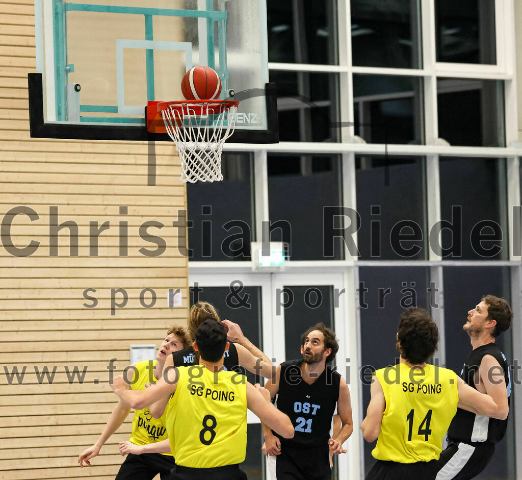 2022-12-04_027_SG_Poing_gegen_TSV_Muenchen_Ost_4 | Poing, Deutschland, 04.12.2022:
Basketball, Bezirksklasse 2021 / 2022, 8. Spieltag, SG Poing gegen TSV München Ost 4, Endergebnis: 37:65

Foto: Christian Riedel / fotografie-riedel.net