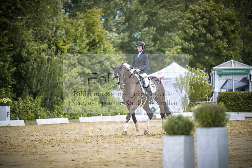 DOS_1548 | Entdecke hochwertige Reitturnierfotos von Foto Oger. Professionell, emotional und authentisch – jetzt Lieblingsmomente im Shop bestellen.Deutschlandweite Turnierfotografie. - Realisiert mit Pictrs.com