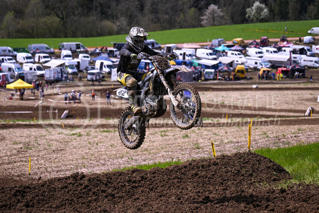 Motocross Schlatt bei Winterthur - 29. April 2023 | #42 Brodbeck Sascha aus Bischofszell (CH) auf Lizcat YZF Factory Racebike in der Kategorie Hobby Open am Motocross Schlatt bei Winterthur, 29. April 2023.
Instagram: @mx_schlatt | @mc_wila | @sam_schweiz
Bild: Sportfotografie Markus Aeschimann | www.markus-aeschimann.ch - Realisiert mit Pictrs.com