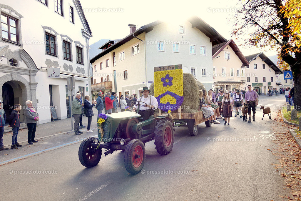 news-2022-Okt16-LJ_Erntedank_Reutte-HOEFEN-DSD04658 | Info aus dem Bezirk Reutte/Ausserfern Tirol sowie eine umfangreiche Bilddatenbank über die gesamte Region: Lechtal, Talkessel Reutte, Tannheimertal, Zwischentoren. Lech, Plansee, Zugspitze, Grenztunnel, B179, Fernpassstraße, Verkehr, Lawinen, Tradition, - Realisiert mit Pictrs.com