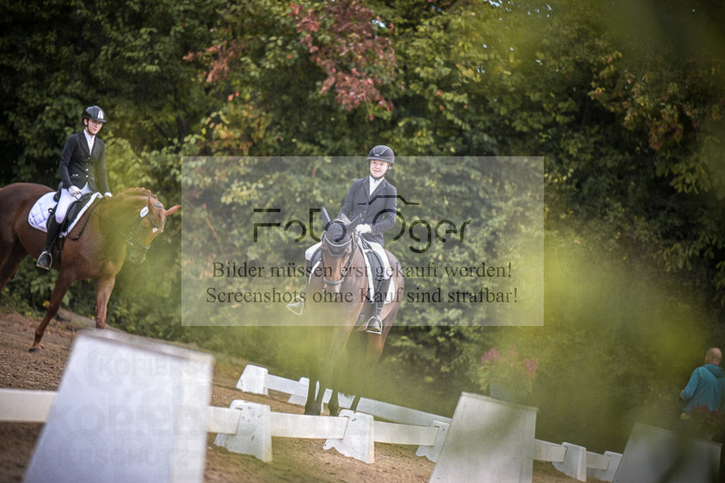 DOS_0107 | Entdecke hochwertige Reitturnierfotos von Foto Oger. Professionell, emotional und authentisch – jetzt Lieblingsmomente im Shop bestellen.Deutschlandweite Turnierfotografie. - Realisiert mit Pictrs.com