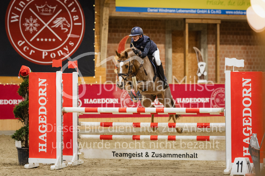 231118_PonyTrophy-233 | Deine schönsten Turniermomente als professionelle Fotos! Entdecke hochwertige Pferdesport-Fotografie im Online-Shop. Jetzt Fotos finden & bestellen!