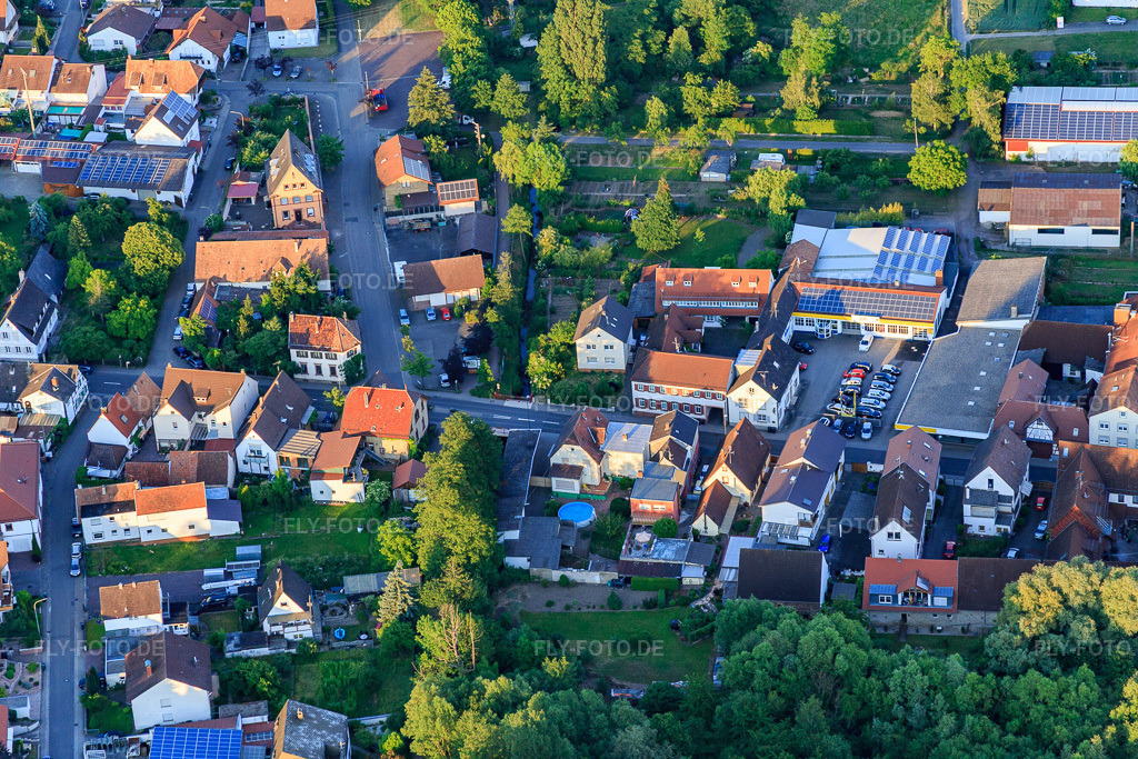 Luftbild: Autohaus Johannes GmbH & Co. KG, Opel Händler & Bosch Car Service im Ortsteil Ingenheim in Billigheim-Ingenheim im Bundesland Rheinland-Pfalz in Deutschland. Foto: IMG_080362.jpg vom 05.06.2015 durch Werner Riehm/FLY-FOTO.deAutohaus Johannes - Neu- und Gebrauchtwagen im Süden der Pfalz