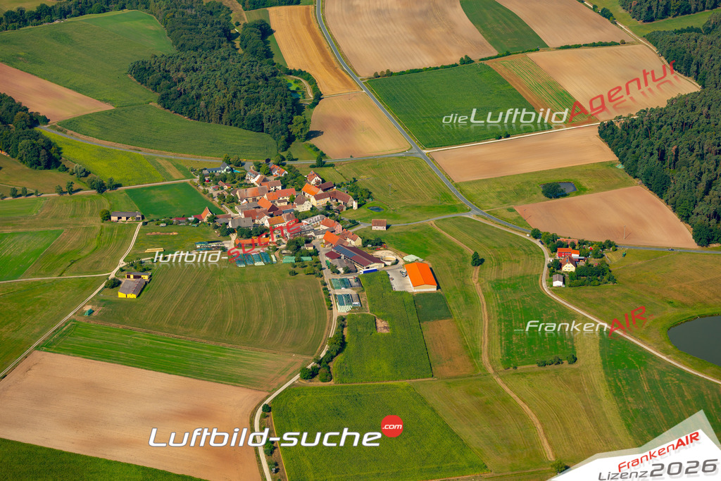 Das Luftbild zeigt : Ebersbach Wilhelmsdorf - Die Luftaufnahme wurde 2024 vom UL-Flugzeug aus erstellt ( keine Drohne ) - Hochauflösende Luftaufnahme - Für grossformatige Ausdrucke geeignet. Die Geschenkidee !Mit Lizenz und Bildrechte bestellbar