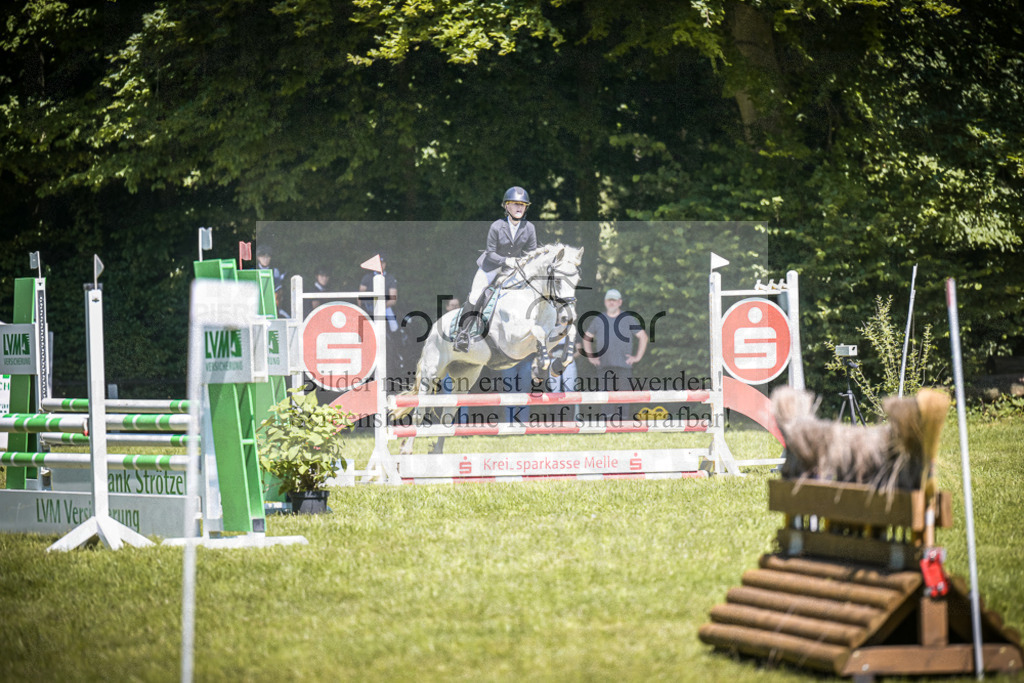 DOS_3027 | Entdecke hochwertige Reitturnierfotos von Foto Oger. Professionell, emotional und authentisch – jetzt Lieblingsmomente im Shop bestellen.Deutschlandweite Turnierfotografie. - Realisiert mit Pictrs.com