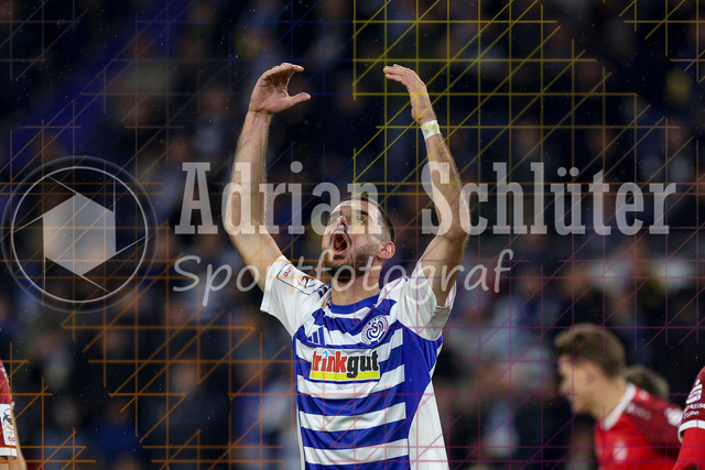 MSV Duisburg vs Rot-Weiss Essen - 3. Liga | Duisburg, Deutschland, 26.10.25:   Rasim Bulic (MSV Duisburg) ist enttäuscht waehrend des Spiels der 3. Liga MSV Duisburg vs Rot-Weiss Essen in der schauinsland-reisen-arena(Foto von Brauer-Fotoagentur / Adrian Schlueter)