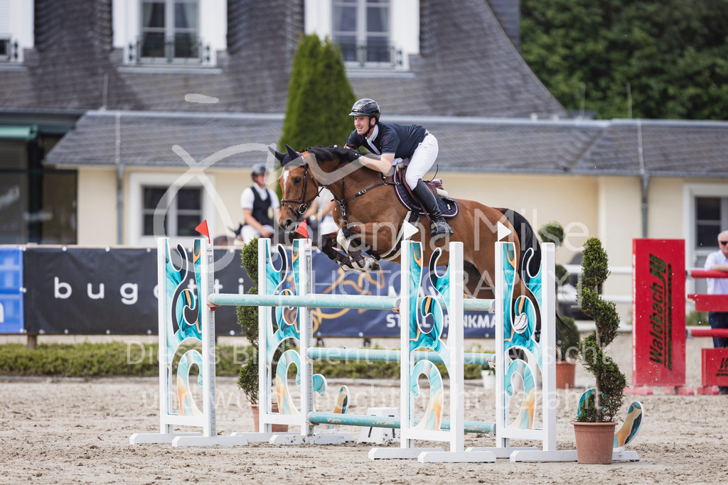 250531_MayDays_M2-Springen-579 | Deine schönsten Turniermomente als professionelle Fotos! Entdecke hochwertige Pferdesport-Fotografie im Online-Shop. Jetzt Fotos finden & bestellen!