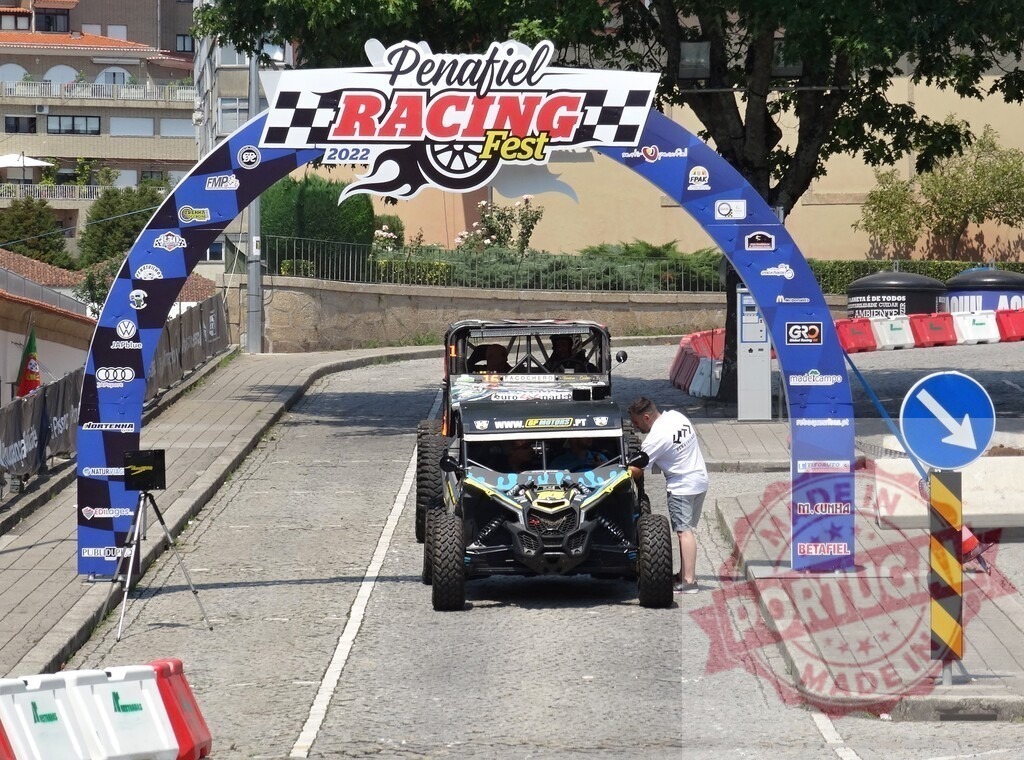 Buggy driver preparing for Penafiel Racing Fest 2022 | Buggy driver checking his vehicle before starting a race at Penafiel Racing Fest 2022, Portugal - Realized with Pictrs.com