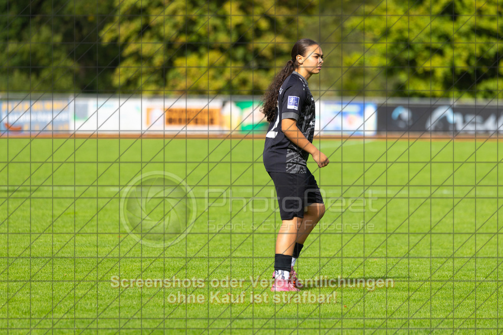 20261010_140805_0196_(c)_by_PhotoPeet | #,1.FC Donzdorf (schwarz) vs. SC Sand (blau), Fußball, EnBW-Oberliga B -Juniorinnen, 05. Spieltag, Saison 2026/2027, Rasenplatz Lautertal Stadion, Süßener Straße 16, 73072 Donzdorf, 10.10.2026 - 14:00 Uhr,Foto: PhotoPeet / Sport- &amp; Eventfotografie / Peter Harich