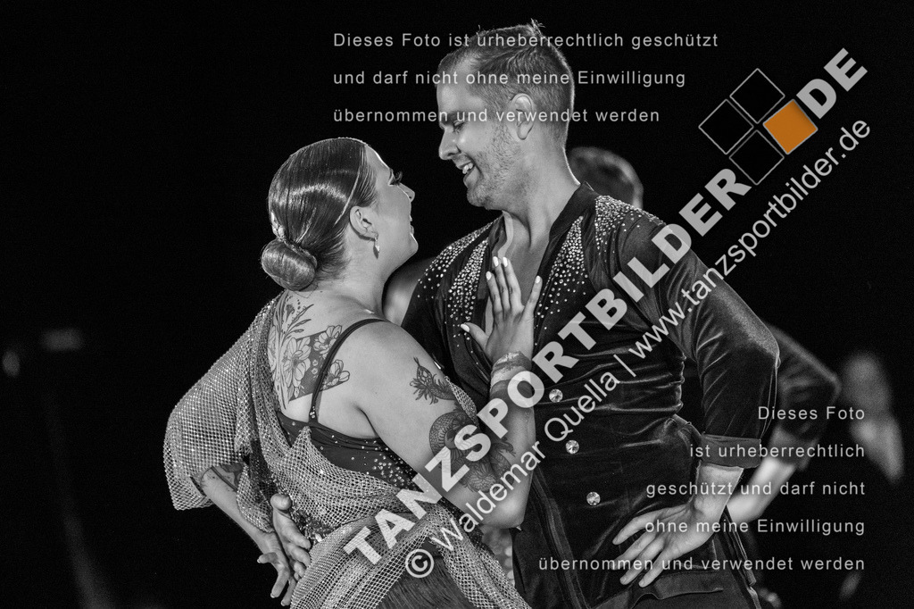 20250503-11300 | Hier finden Sie Tanz Bilder vom Latein und Standard Formationen tanzen. Sportbilder vom Tanzsport. Schöne Fotos und von Weltmeisterschaft, Europameisterschaft, Bundesliga, Regionalliga, Oberliga und Landesliga sowie von GOC Stuttgart, DanceComp, WM Bremen