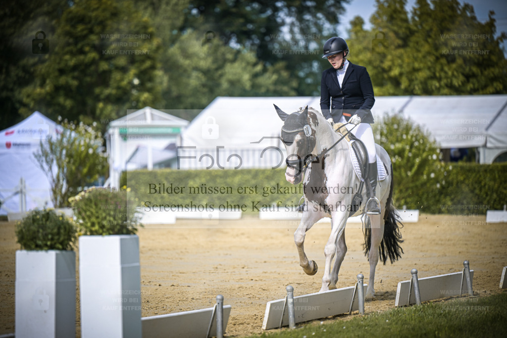 DOS_5121 | Entdecke hochwertige Reitturnierfotos von Foto Oger. Professionell, emotional und authentisch – jetzt Lieblingsmomente im Shop bestellen. - Realisiert mit Pictrs.com