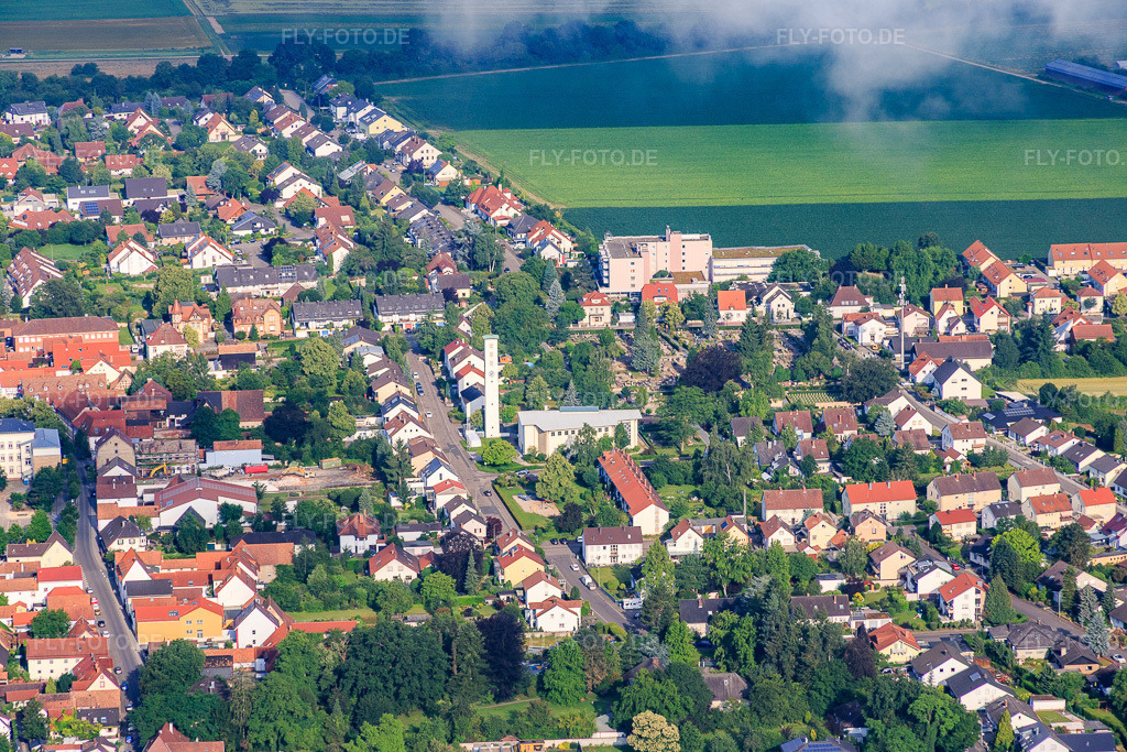 Luftbild: St.-Pius-Kirche in der Goethestraße in Kandel im Bundesland Rheinland-Pfalz in Deutschland. Foto: IMG_090026.jpg vom 26.06.2016 durch Werner Riehm/FLY-FOTO.dePfarrei Hll. Vierzehn Nothelfer Kandel, Bistum Speyer