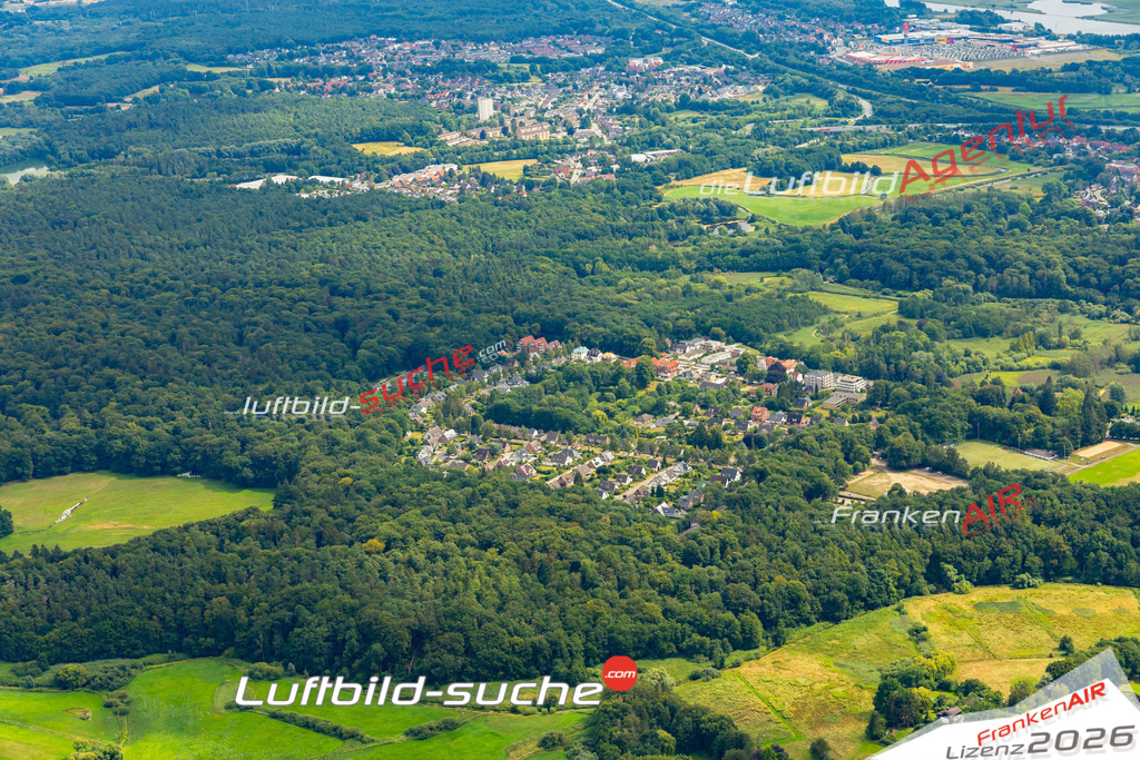Das Luftbild der Stadt Bad Schwartau wurde 2022 vom Flugzeug heraus erstellt (keine Drohnen-Aufnahmen) Aufnahmehöhe ca.450 Meter- hohe Bildauflösung und Druck-Qualität. Garantiert!