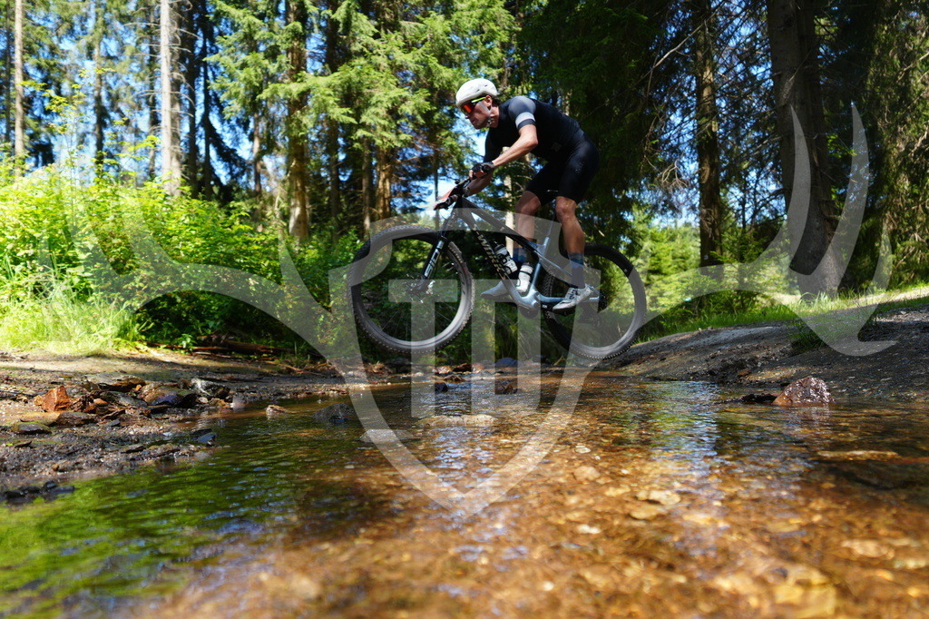 FC604963 | Fotogalerie der Treibjagd im Dunkelwald - Dein MTB Etappenrennen im Erzgebirge - Realisiert mit Pictrs.com