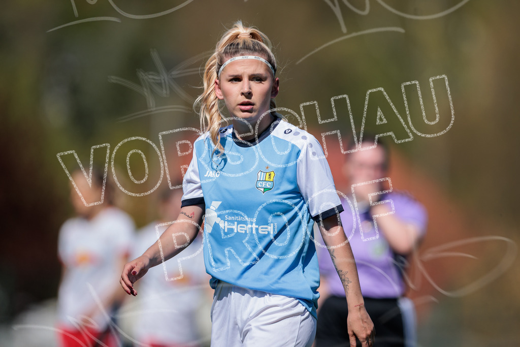 Gipfeltreffen der Frauen: Finale um den Sachsenlotto Landespokal 2026 | Am 1. Mai 2026 trafen im Endspiel des Sachsenlotto Landespokals die Frauen des Chemnitzer FC und die zweite Mannschaft von RasenBallsport Leipzig aufeinander. Vor stimmungsvoller Kulisse kämpften beide Teams ab 15:00 Uhr um die begehrte Trophäe des sächsischen Fußballs. Diese Galerie zeigt die Highlights, packende Zweikämpfe und die emotionalsten Momente des Finaltags. - Realisiert mit Pictrs.com