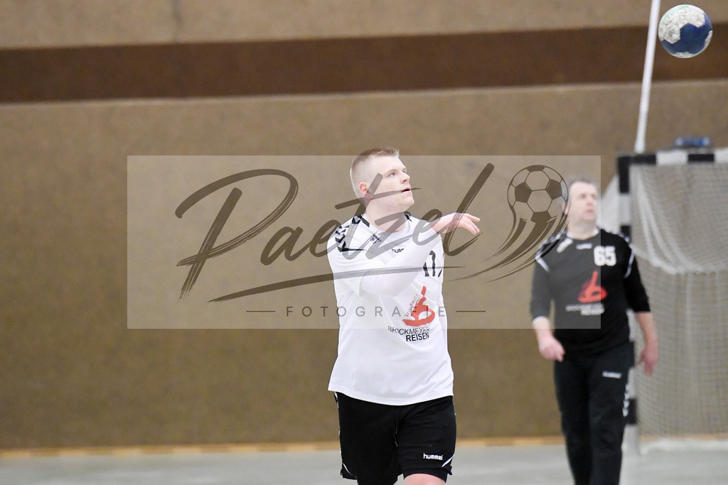 20200125_TEURWD_0037 | Handball, Herren:   beim Spiel der Landesklasse Süd zwischen SG Teuto Handball vs. RW Damme am 25.01.2020 in der Sporthalle-Gellenbeck in Hagen a.T.W., Deutschland.(Foto von Nico Paetzel) - Realisiert mit Pictrs.com