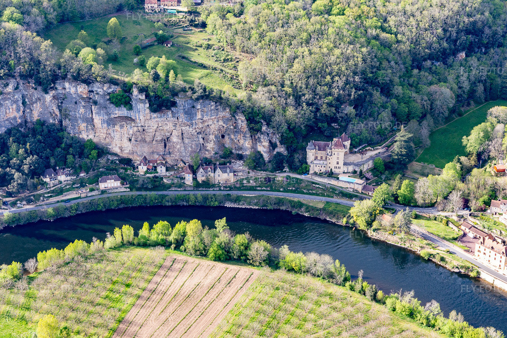 Luftbild: Chateau de la Malartrie in Vézac im Bundesland Dordogne in Frankreich. Foto: IMG_113430.jpg vom 16.04.2019 durch Werner Riehm/FLY-FOTO.de