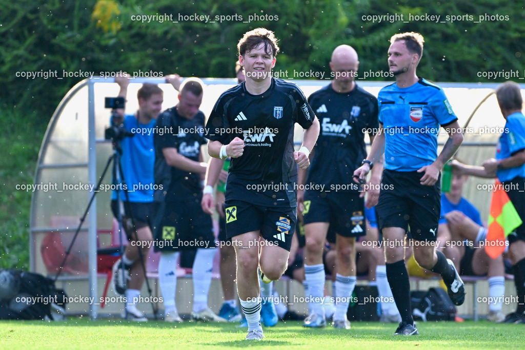 SC Landskron vs. Thal Assling  | #18 Oliver Gomig Thal Assling, Daniel Wittmann Referee, SC Landskron vs. Thal Assling , SC Landskron vs. Thal Assling  am 09.08.2024 in Villach (Sportanlage Landskron), Austria, (Photo by Bernd Stefan)