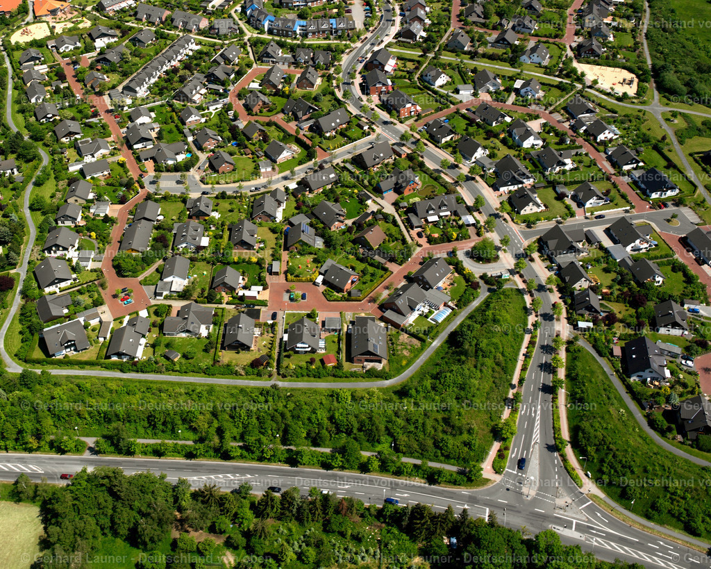2638420 | GOSLAR OHLHOF 09.06.2006 Wohngebiet - Mischbebauung der Mehr- und Einfamilienhaussiedlung  in Ohlhof im Bundesland Niedersachsen, Deutschland // Residential area - mixed development of a multi-family housing estate and single-family housing estate  in Ohlhof in the state Lower Saxony, Germany Foto: Gerhard Launer