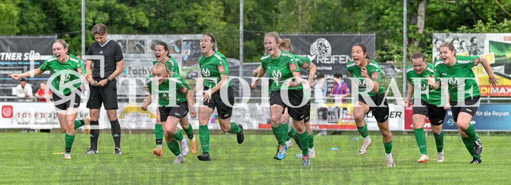 GER, FC Hauingen - SV Waldhaus, Frauen-Fussball, Rothaus Bezirkpokal, Finale, Saison 2024/2025, 29.05.2025 | Jubel nach dem Sieg im ElfmeterschiessenGER, FC Hauingen - SV Waldhaus, Frauen-Fussball, Rothaus Bezirkpokal, Finale, Saison 2024/2025, 29.05.2025Foto: TH Fotografie/Thomas Hess