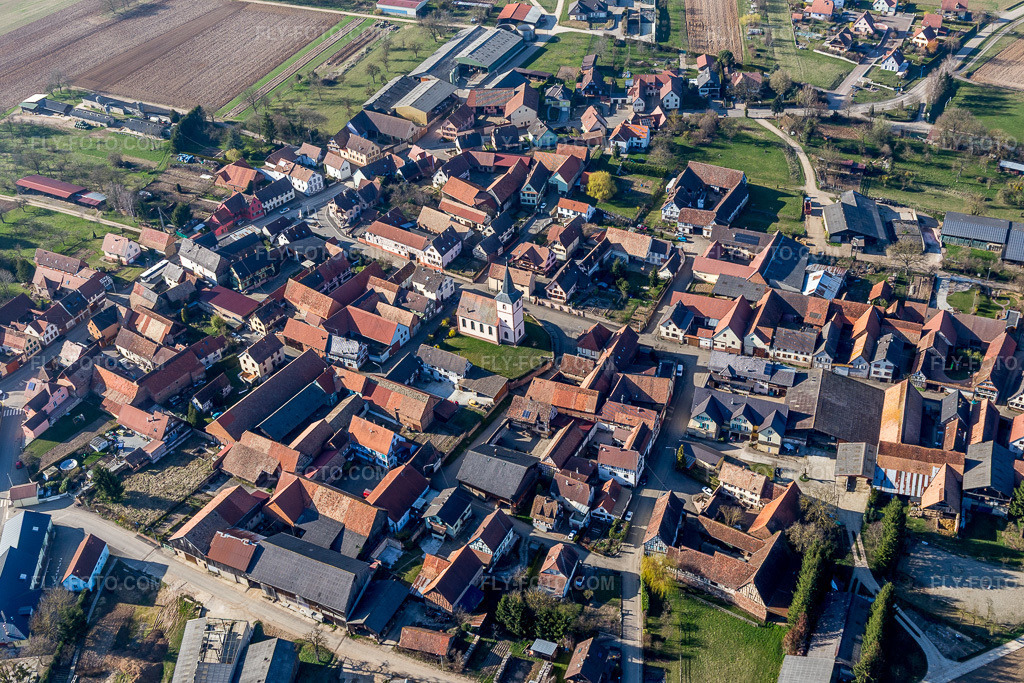 Aerial view: Agricultural fields and arable land in Gottesheim in the state Bas-Rhin, France. – Photo: IMG_097540.jpg taken on 03/16/2017 by Werner Riehm/FLY-FOTO.com – Resolution of the original: 4871 x 3247 px