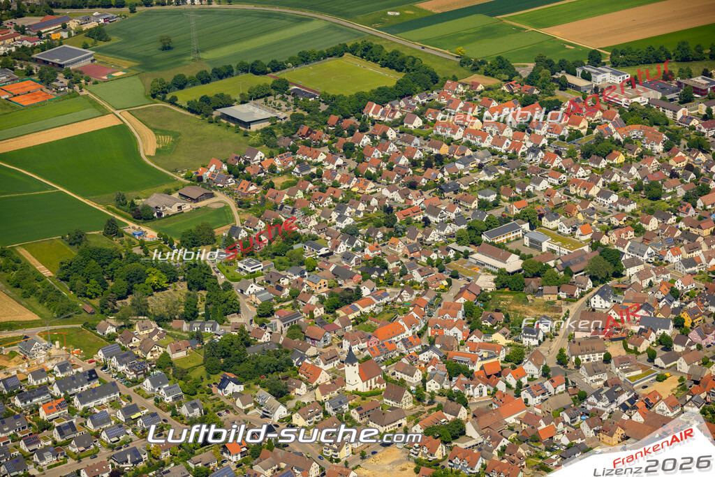 Das Luftbild zeigt Obereisesheim Neckarsulm - Die Luftaufnahme wurde 2023 vom UL-Flugzeug aus erstellt ( keine Drohne ) - Hochauflösende Luftaufnahme - Für grossformatige Ausdrucke geeignet. Die Geschenkidee !Mit Lizenz und Bildrechte bestellbar