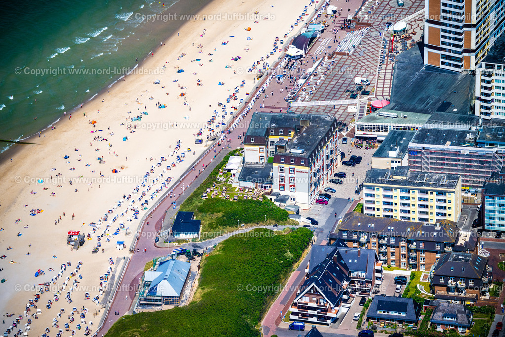 Sylt_Westerland_Miramar_Hotel_ELS_0447210625 | SYLT 21.06.2025 Hochhaus- Gebäude der Hotelanlage " Hotel Miramar " an der Dünenstraße im Ortsteil Westerland in Sylt Nordsee - Insel im Bundesland Schleswig-Holstein, Deutschland. Weiterführende Informationen bei: Kreis Hotel GmbH & Co. KG. // High-rise building of the hotel complex " Hotel Miramar " on street Duenenstrasse in the district Westerland in Sylt North Sea Island in the state Schleswig-Holstein, Germany. Further information at: Kreis Hotel GmbH & Co. KG. Foto: Martin Elsen