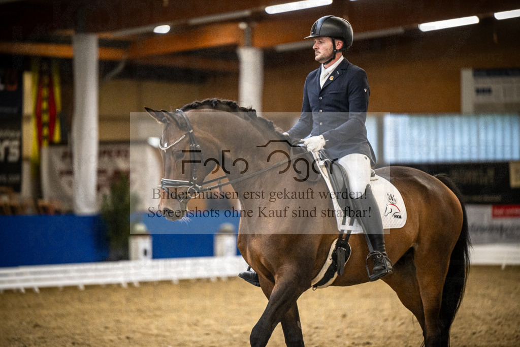 DOS_1005 | Entdecke hochwertige Reitturnierfotos von Foto Oger. Professionell, emotional und authentisch – jetzt Lieblingsmomente im Shop bestellen.Deutschlandweite Turnierfotografie. - Realisiert mit Pictrs.com