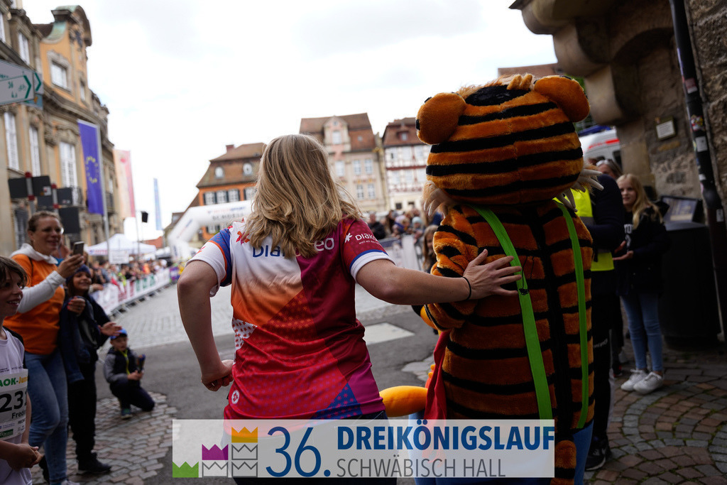 AOK Junior Cup 400m | 3Königslauf 2022 AOK Junior Cup 400m - Realisiert mit Pictrs.com