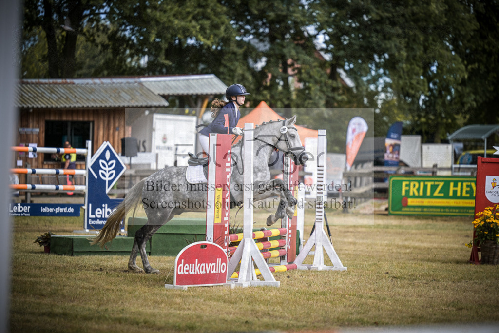 DOS_1042 | Entdecke hochwertige Reitturnierfotos von Foto Oger. Professionell, emotional und authentisch – jetzt Lieblingsmomente im Shop bestellen.Deutschlandweite Turnierfotografie. - Realisiert mit Pictrs.com