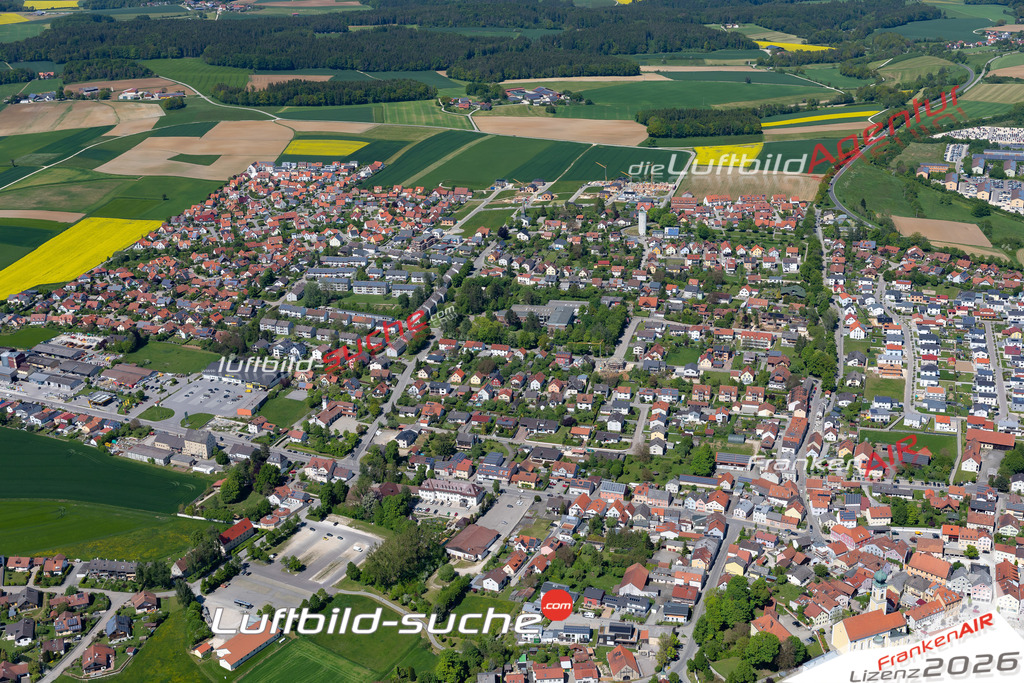 Das Luftbild der Stadt Hemau wurde 2021 vom Flugzeug heraus erstellt (keine Drohne) Aufnahmehöhe ca.450 Meter- hohe Bildauflösung und Druck-Qualität garantiert!