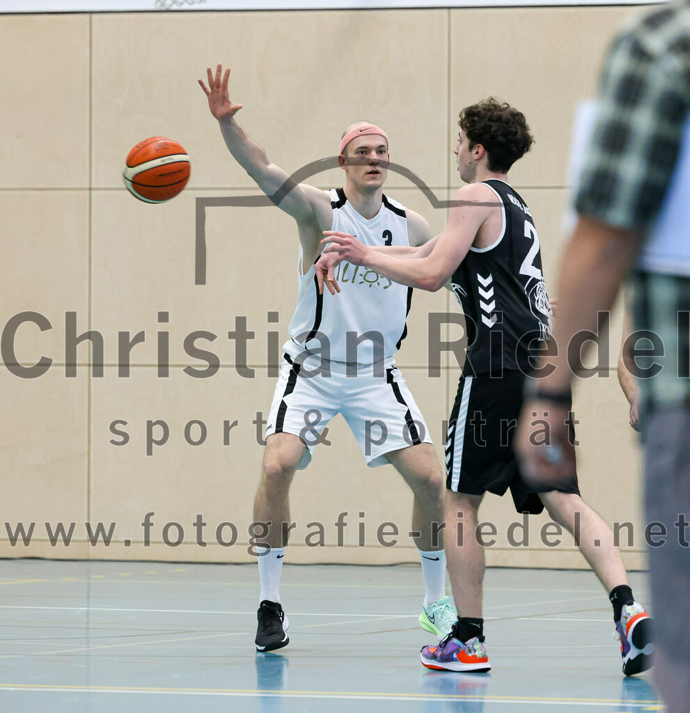 2023-03-26_033_TSV_Vaterstetten_gegen_Wacker_Knights_Burghausen | Vaterstetten, Deutschland, 26.03.2023:
Basketball, Bayernliga Herren Südost 2022 / 2023, 17. Spieltag, TSV Vaterstetten gegen Wacker Knights Burghausen, Endergebnis: 

F. Sutur (TSV Vaterstetten, #3)

Foto: Christian Riedel / fotografie-riedel.net