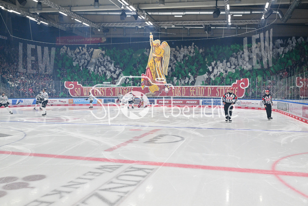 Augsburger Panther - Kölner Haie | Die Fans der Augsburger Panther haben eine Choreo vorbereitet / Ultras / Fans / Zuschauer / Symbolbild / Choreographie / DEL: Augsburger Panther - Kölner Haie, Curt Frenzel Stadion am 29.09.2024