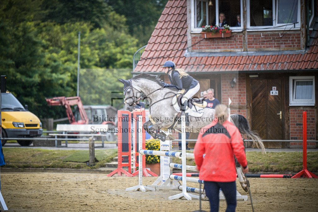 DOS_1813 | Entdecke hochwertige Reitturnierfotos von Foto Oger. Professionell, emotional und authentisch – jetzt Lieblingsmomente im Shop bestellen.Deutschlandweite Turnierfotografie. - Realisiert mit Pictrs.com