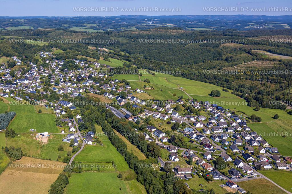Wenden250812138 | Luftbild, Wohngebiet Ortsansicht Ortsteil Hillmecke und Wald, Hillmicke, Wenden, Sauerland, Nordrhein-Westfalen, Deutschland
