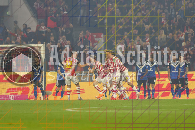 1. FC Köln vs Hamburger SV - 1. Bundesliga  | Köln, Deutschland, 02.11.25:   Florian Kainz (1. FC Köln) Torjubel, jubelt nach seinem Treffer zum 2 waehrend des Spiels der Bundesliga zwischen  1. FC Köln vs Hamburger SV in der RheinEnergieStadion(Foto von Brauer-Fotoagentur / Adrian Schlueter)