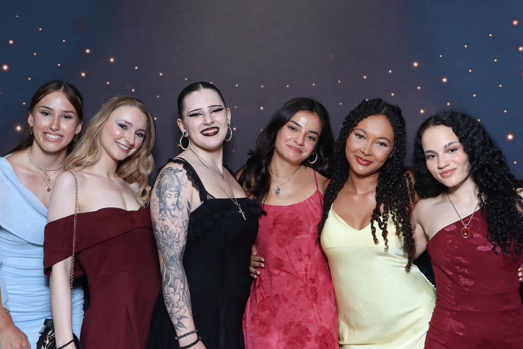 ZD260628112736-120 | Fotoshop von zweidimensional Fotografie. Ihr Fotograf im Aargau. Abzüge von Ihrem Fotobox Event bestellen.Abzüge von Ihrem Hochzeit bestellen.Abzüge von Ihrem Schulfotograf bestellen.