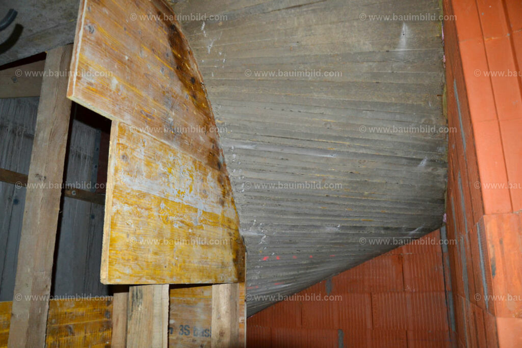 bib-lg04-betonarbeiten-treppen-0741 | Nach LV-Leistungsgruppen sortierte Detailfotos über den Bau eines Hauses. Alle Hausbau-Bilder direkt vom Urheber und Autor der Website Haus-Selber-Bauen.com