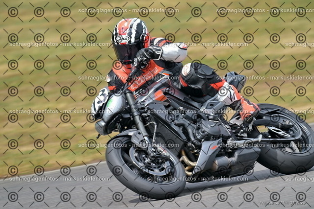 25bt05-1670 | markuskiefer.com - Realisiert mit Pictrs.com